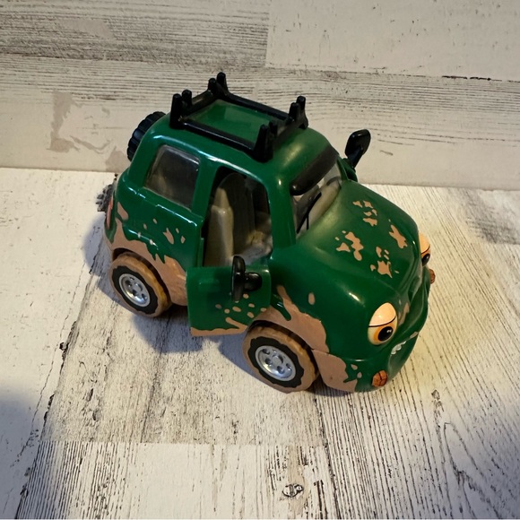 Vintage Chevron Cars Freddy 4-Wheeler #4 Plastic Toy SUV Doors Open - Picture 3 of 6